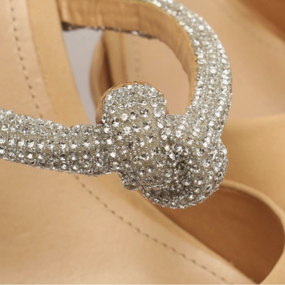 Schutz Pearl Nubuck Pump
Light Beige - Nubuck size 8.5 New w tags - Picture 3 of 8